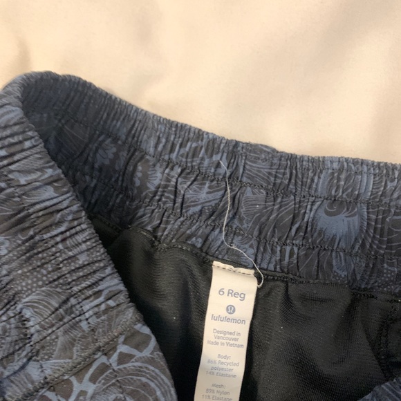 Lululemon hotty hot shorts 2.5” LR SOLD - Picture 3 of 3